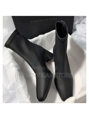 የሚያማምሩ የሴቶች ቡትስ ጫማዎች