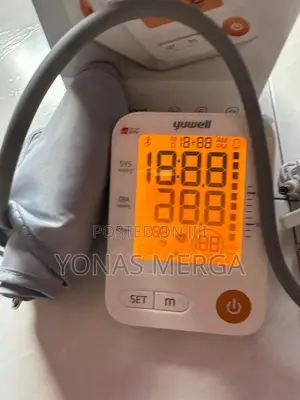 Photo - Measure Blood Pressure朵豁using an Automatic Monitor發雨bp Kits