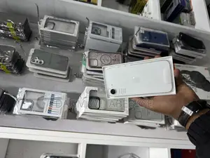 Photo - New Apple iPhone 16e 128 GB White