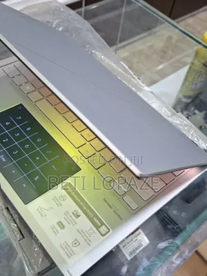 New Laptop Asus Zenbook 14 UX434 16GB Intel Core I7 SSD 500GB