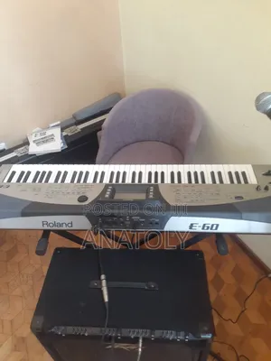 Photo - Rolland E 60 Piano Keyboard