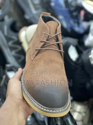 Brown Chelsea Boots With Laces