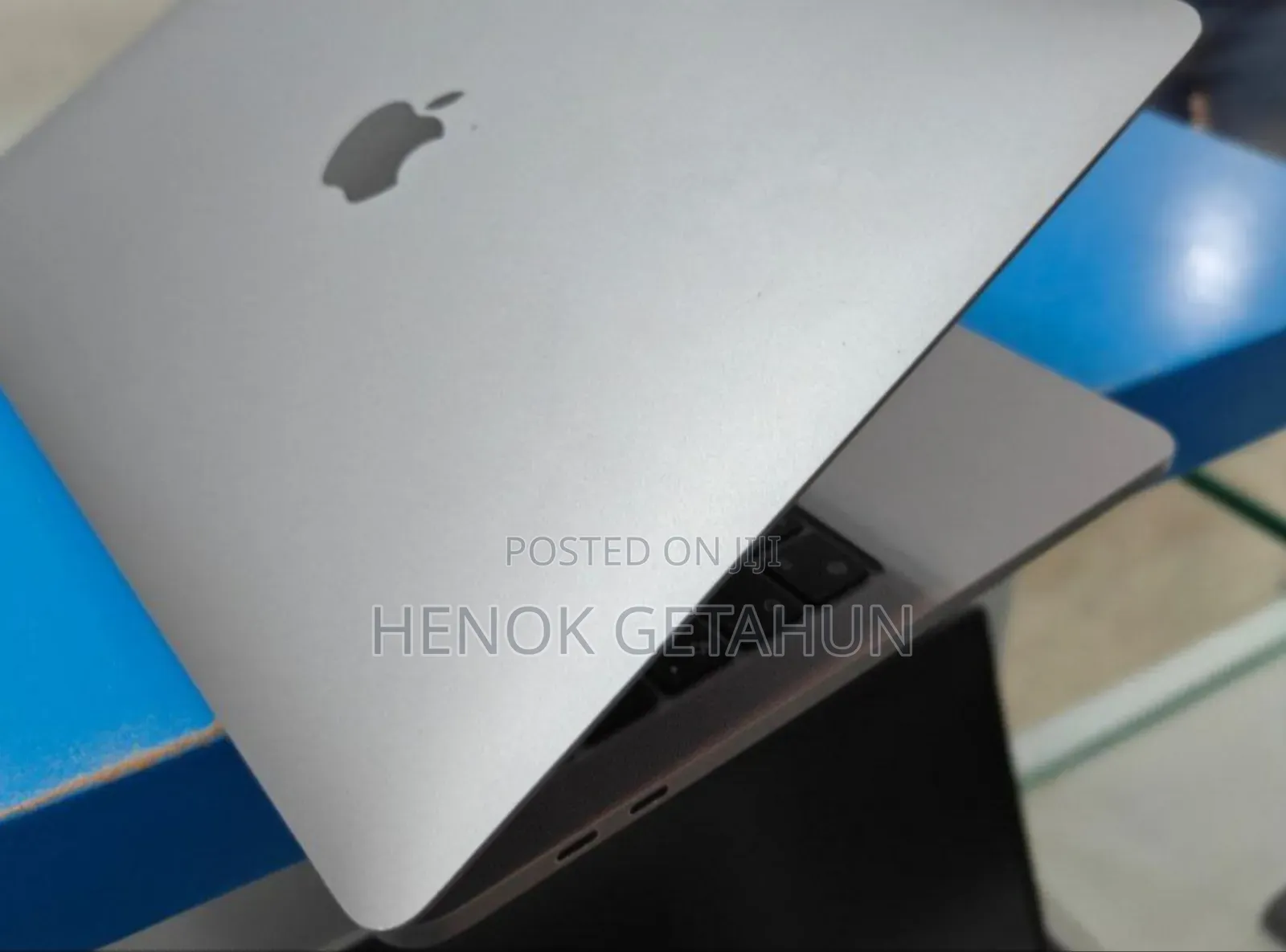 New Laptop Apple MacBook Pro 2022 M2 8GB Intel Core M2 SSD 256GB