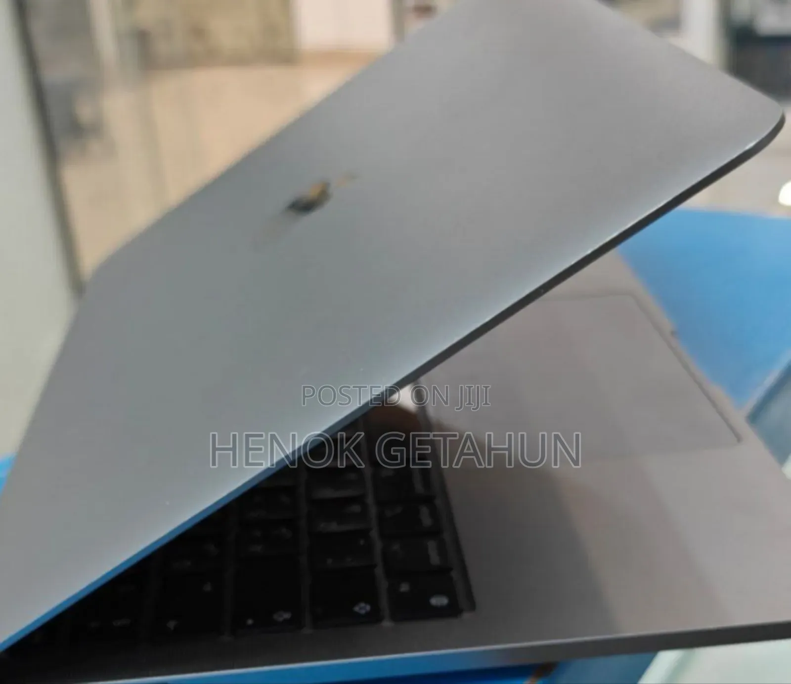 New Laptop Apple MacBook Pro 2022 M2 8GB Intel Core M2 SSD 256GB