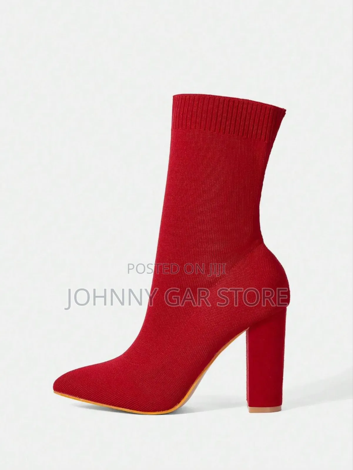 የሚያማምሩ የሴቶች ቡትስ ጫማዎች