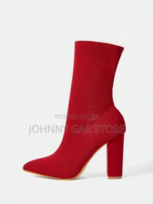 የሚያማምሩ የሴቶች ቡትስ ጫማዎች