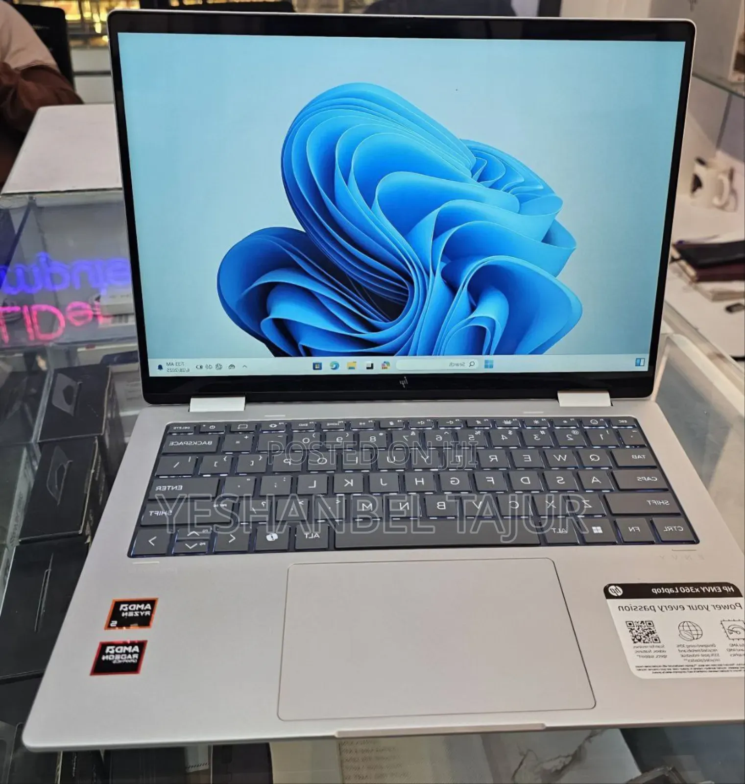 New Laptop HP Envy X2 16GB AMD Ryzen 5 SSD 512GB