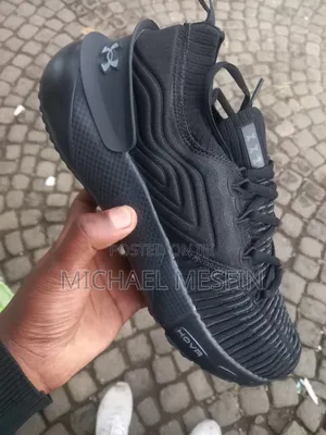 Photo - Uunder Armour Mans Shose