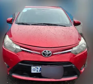 Photo - Toyota Yaris 2015 Red