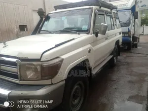 Toyota Land Cruiser 2012 White