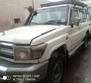 Photo - Toyota Land Cruiser 2012 White