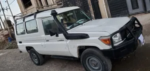 Photo - Toyota Land Cruiser 2007 White