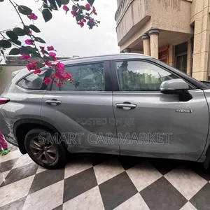 New Toyota Highlander Hybrid 2024 Green