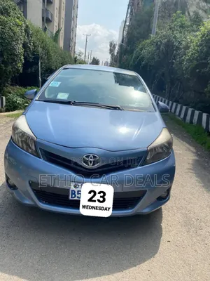 Photo - Toyota Yaris 2012 Blue