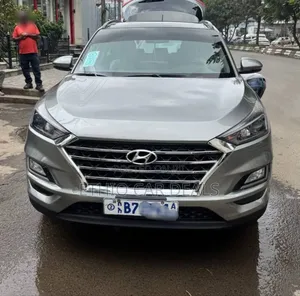 Photo - Hyundai Tucson 2020 Beige