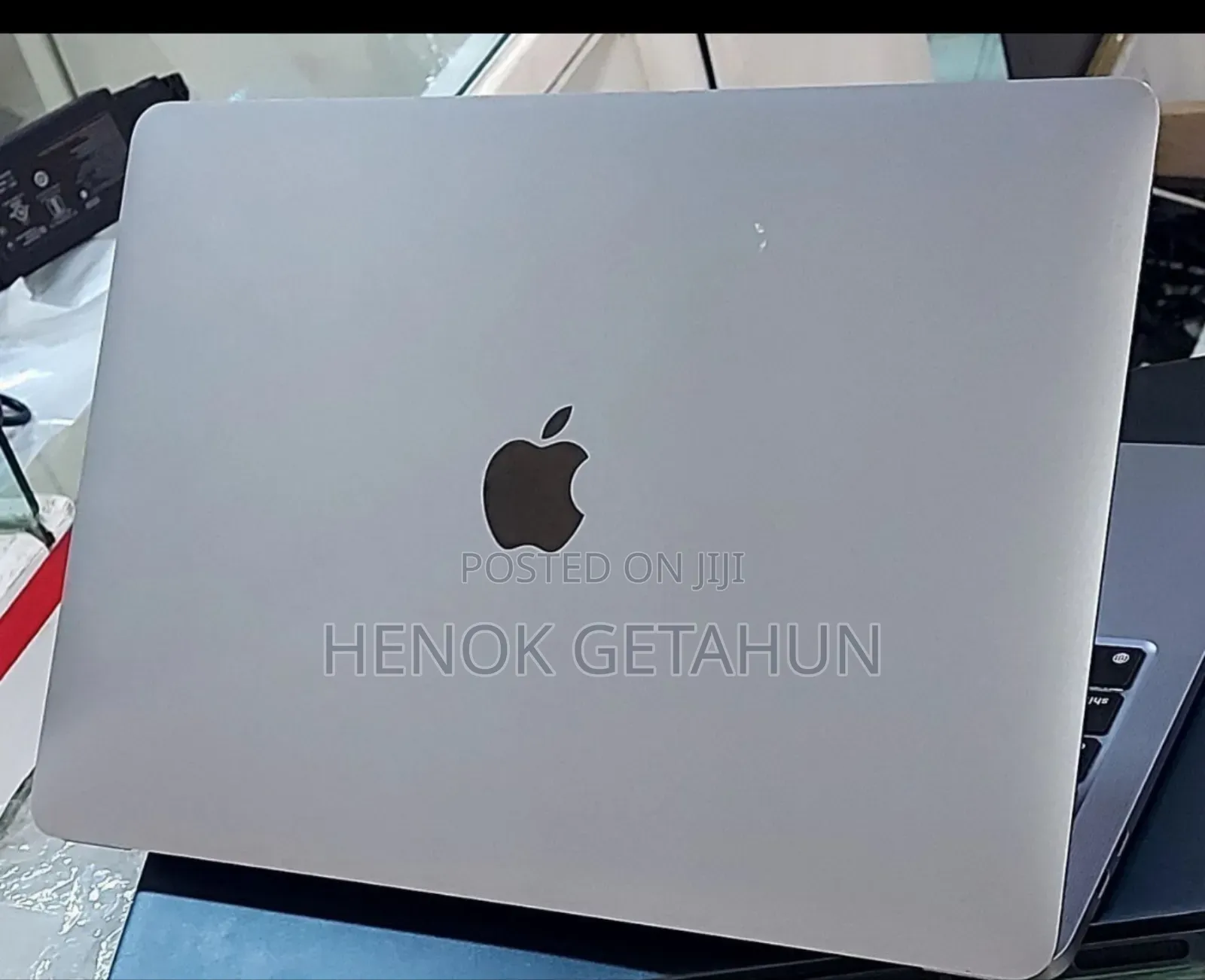 New Laptop Apple MacBook Pro 8GB Intel Core M2 SSD 256GB