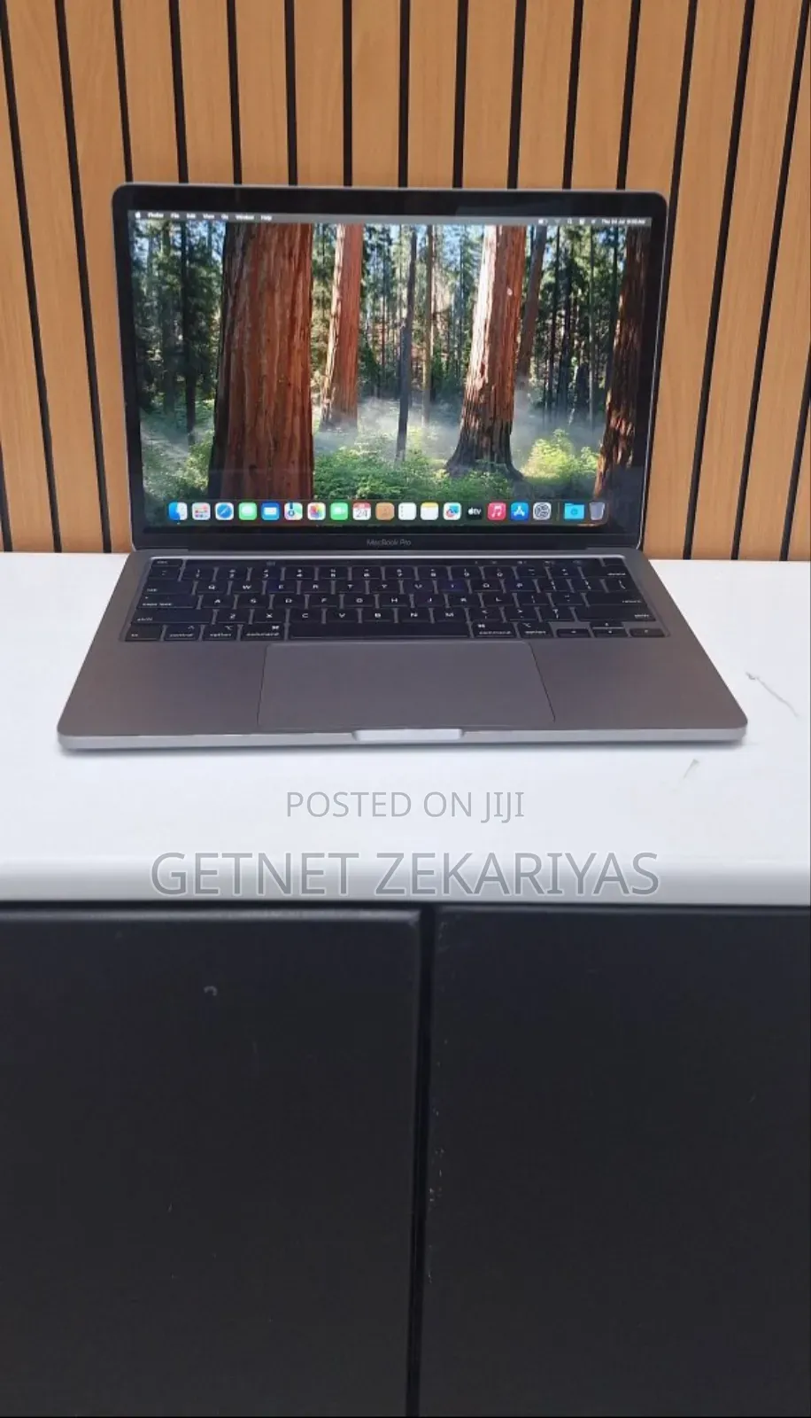 New Laptop Apple MacBook Pro 2020 8GB Intel Core I7 SSD 256GB