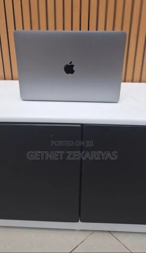 New Laptop Apple MacBook Pro 2020 8GB Intel Core I7 SSD 256GB