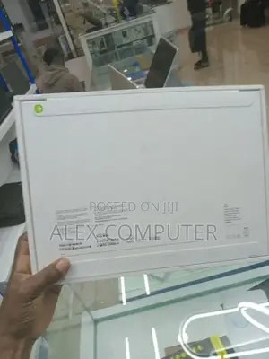 New Laptop Apple MacBook Air 2025 M4 13-Inch 16GB Apple M4 SSD 512GB