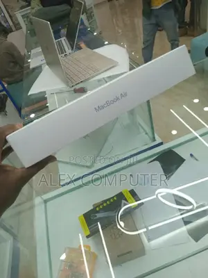 New Laptop Apple MacBook Air 2025 M4 13-Inch 16GB Apple M4 SSD 512GB