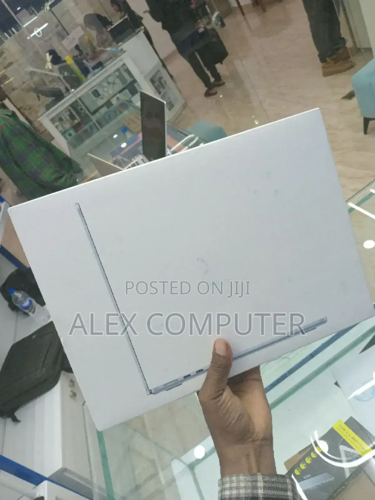 New Laptop Apple MacBook Air 2025 M4 13-Inch 16GB Apple M4 SSD 512GB