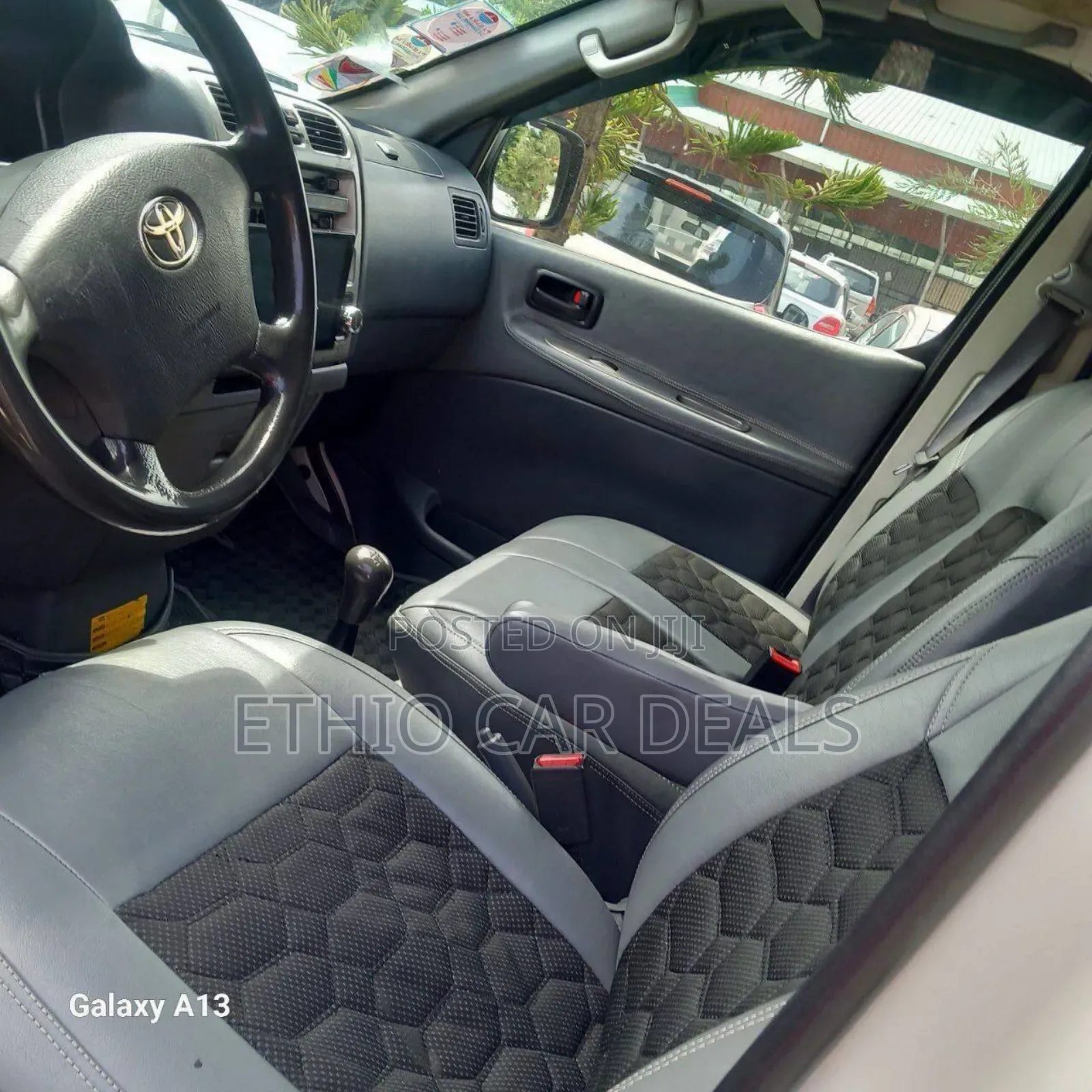 Toyota HiAce 2009 White