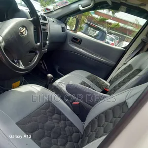 Toyota HiAce 2009 White