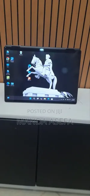 Photo - New Laptop HP Spectre 16GB Intel Core I5 SSD 1T