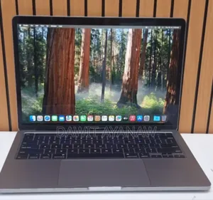 New Laptop Apple MacBook Pro 2020 8GB Intel Core I7 SSD 256GB