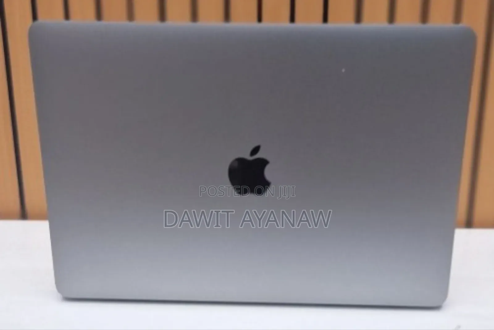 New Laptop Apple MacBook Pro 2020 8GB Intel Core I7 SSD 256GB