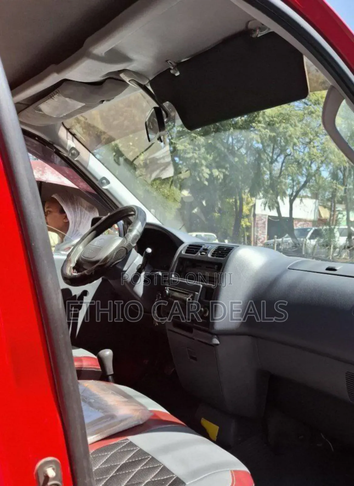 Toyota HiAce 2004 Red