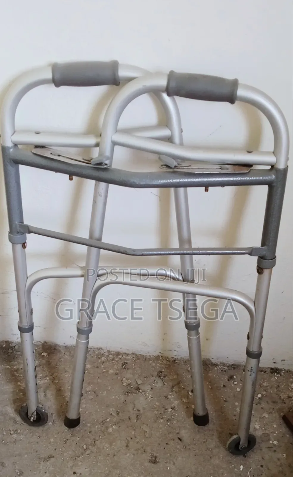 Aluminum Walker አራት እግር አሉሚኒየም መደገፊያና መራመጃ መጓዧ