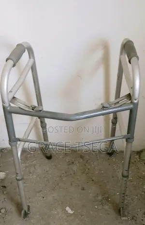 Aluminum Walker አራት እግር አሉሚኒየም መደገፊያና መራመጃ መጓዧ