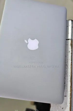 New Laptop Apple MacBook Pro 2015 8GB Intel Core I5 SSD 256GB