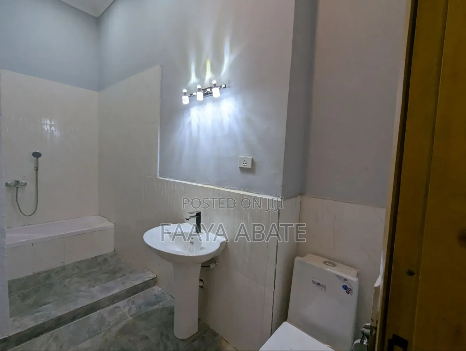 6bdrm Villa in East Shewa for sale