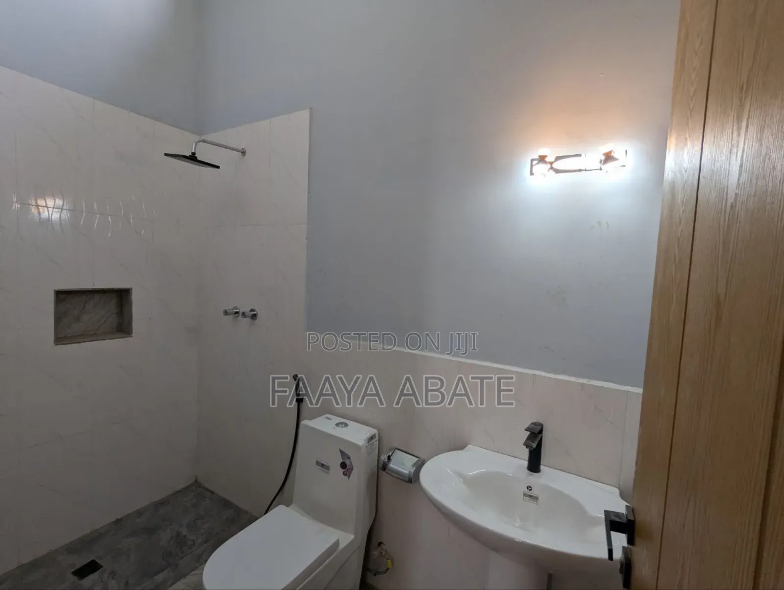 6bdrm Villa in East Shewa for sale