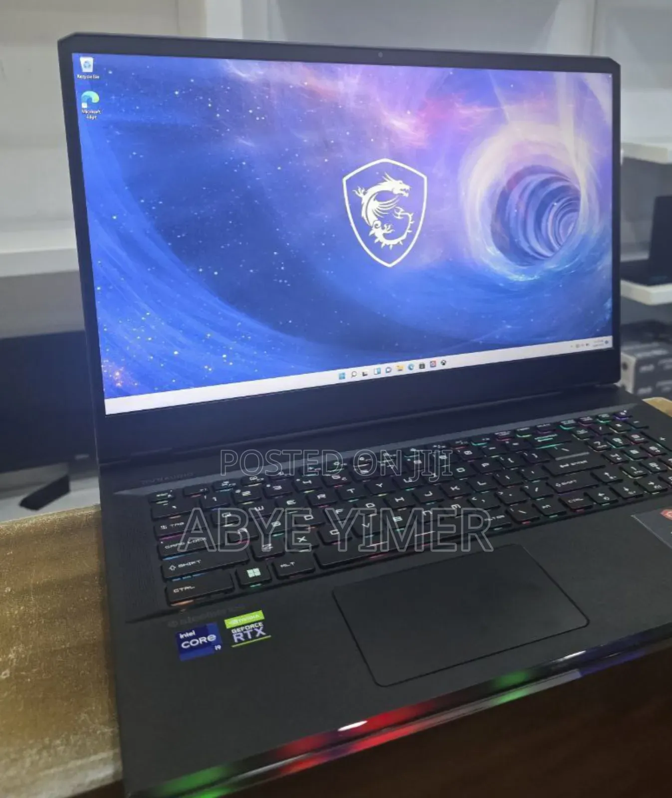 New Laptop MSI Raider GE76 12UGS 16GB Intel Core I9 SSD 1T