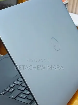 New Laptop Dell Precision 15 3520 16GB Intel Core I7 SSD 512GB