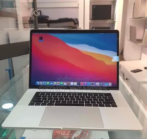 Photo - New Laptop Apple MacBook Pro 2017 16GB Intel Core I7 SSD 256GB