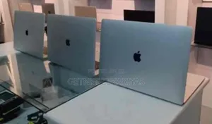 New Laptop Apple MacBook Pro 2017 16GB Intel Core I7 SSD 256GB