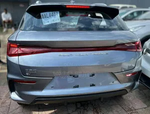 New BYD E2 43 kWh 94 hp FWD 2023 Gray