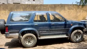 Toyota Hilux Surf 1995 Blue