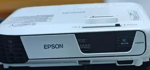 Brand New Epson Projector With Bag and Remote