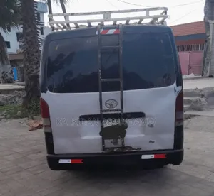 Toyota HiAce 2008 White