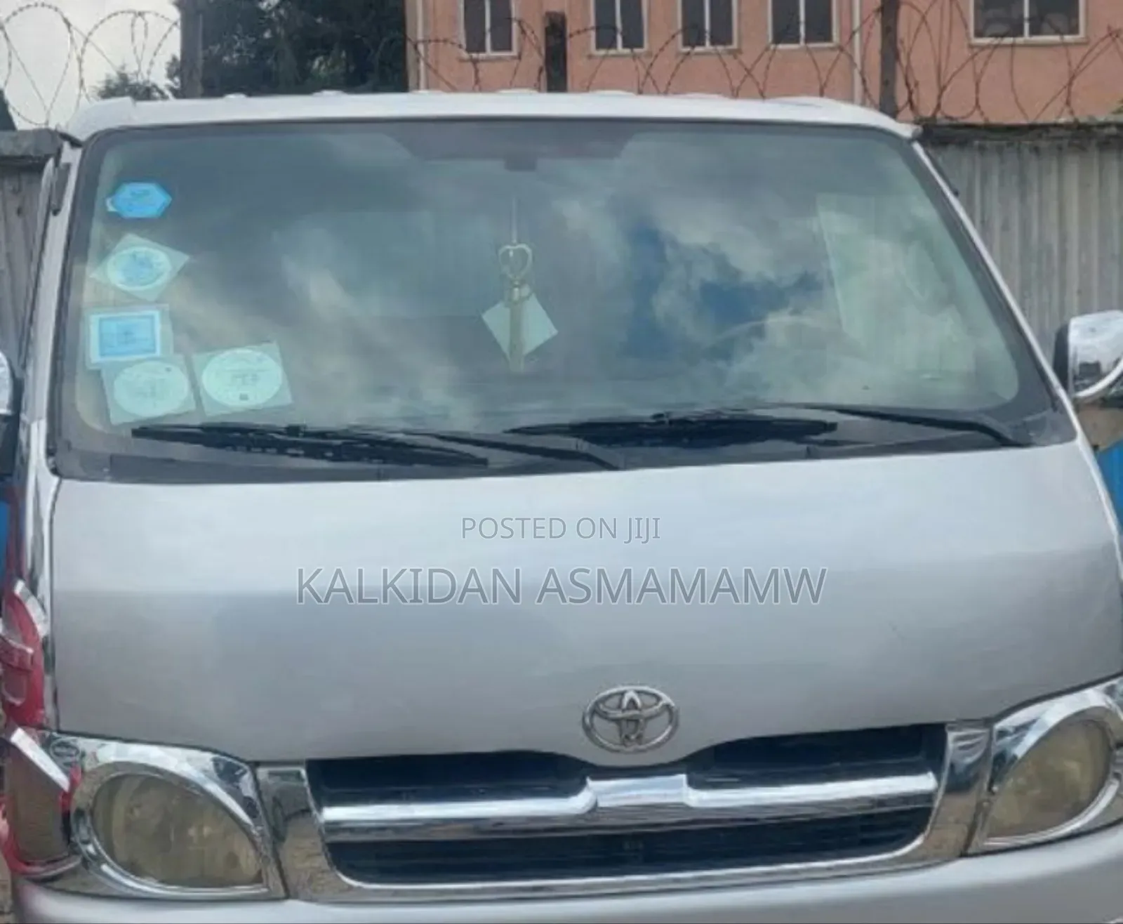 Toyota HiAce 2005 White