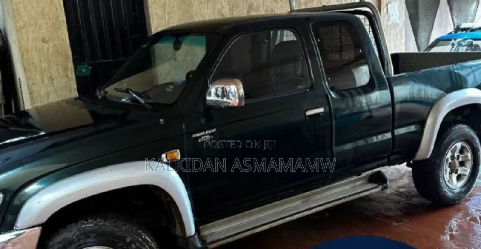 Toyota Hilux 2004 Blue