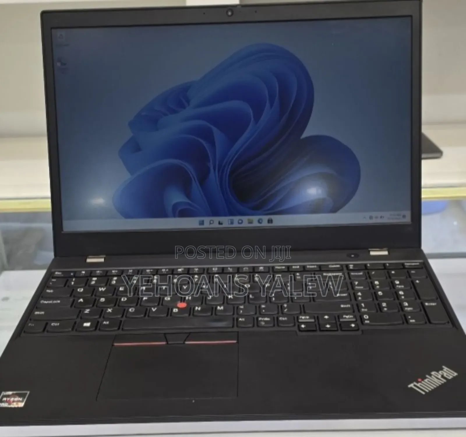 New Laptop Lenovo 8GB AMD Ryzen 5 SSD 256GB