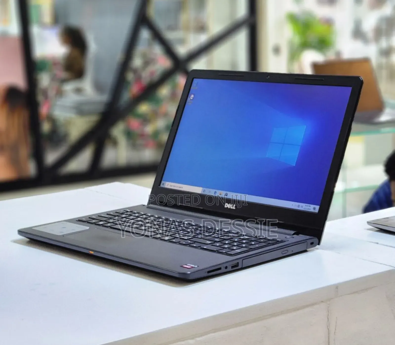 Laptop Dell 4GB AMD A8 HDD 500GB