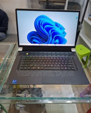 New Laptop Alienware M17x R2 32GB Intel Core I7 SSD 1T