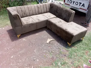 Sofa ለ ተጠባብ ቤት የሚሆን